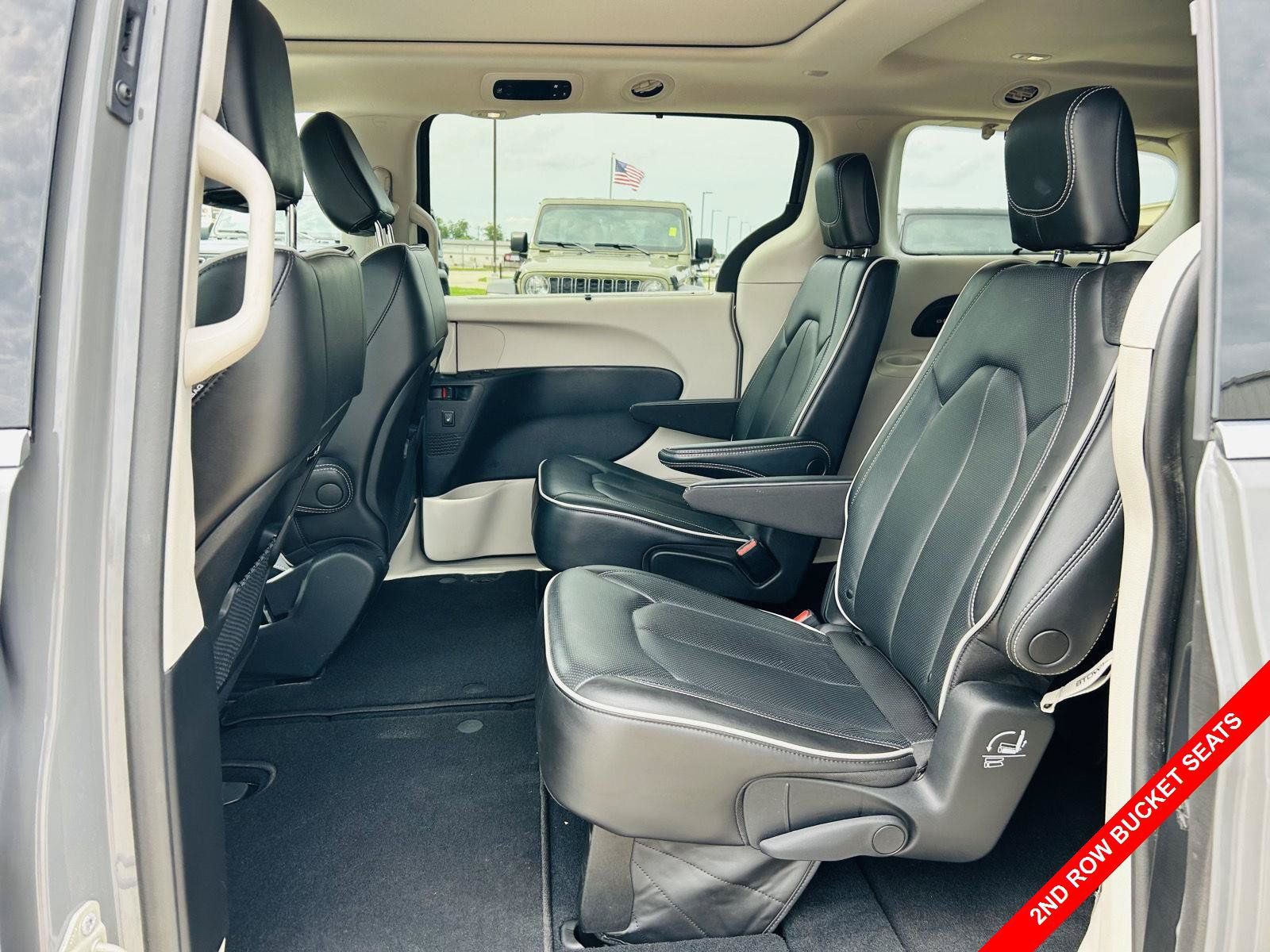 Used 2023 Chrysler Pacifica Limited FWD image 30