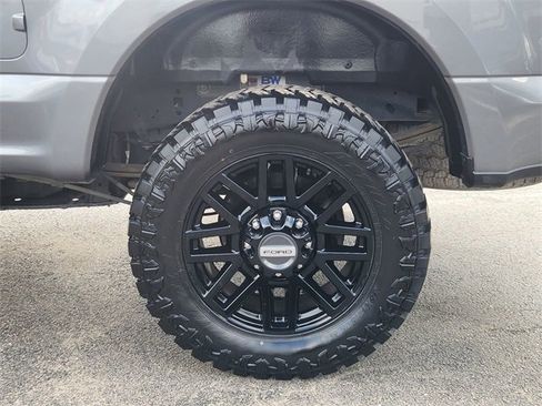 Used 2022 Ford F250 Lariat w/ Black Appearance Package image 31