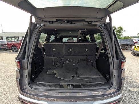 Used 2024 Jeep Wagoneer Series II w/ Flexible Seating Group image 12