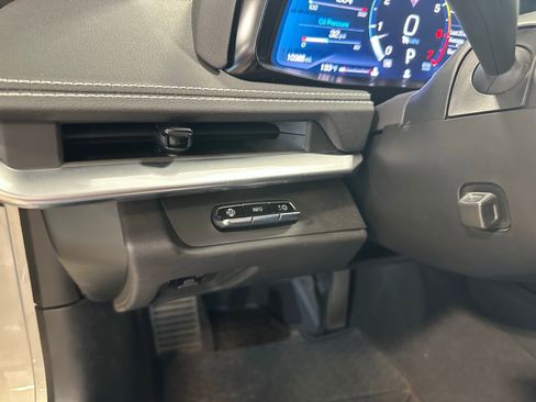 Used 2021 Chevrolet Corvette Stingray 2LT w/ Z51 Performance Package image 23