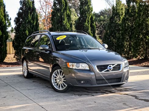 Used 2011 Volvo V50 T5 image 2