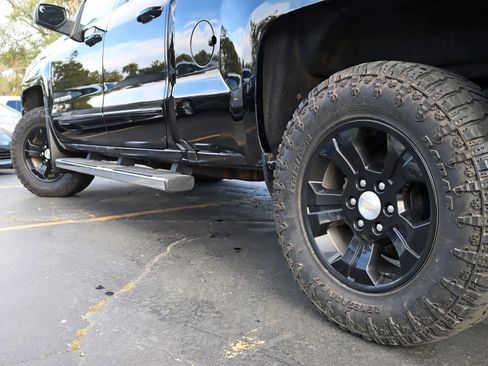 Used 2018 Chevrolet Silverado 1500 LT w/ All Star Edition AWD/4WD image 13