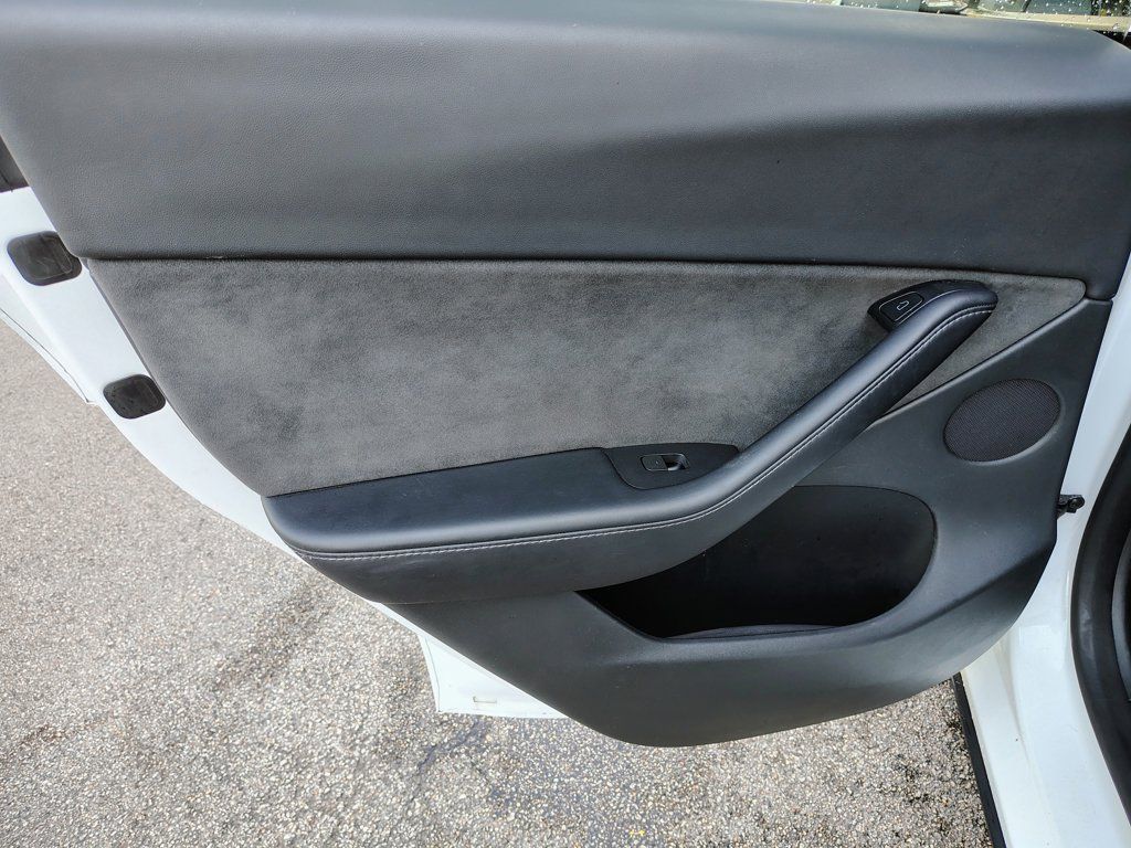 Used 2022 Tesla Model Y Performance AWD/4WD image 29