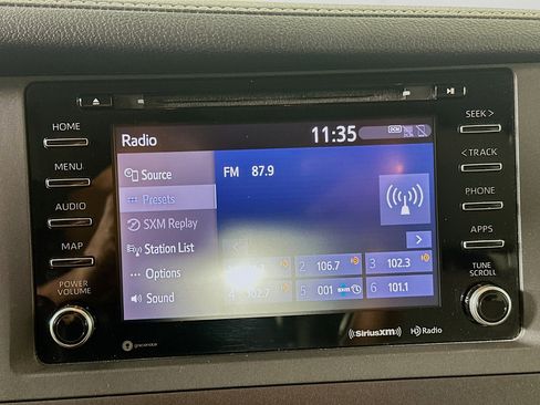 Used 2020 Toyota Sienna XLE image 21