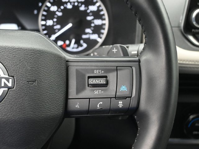 Used 2025 Nissan Rogue SV AWD/4WD image 14