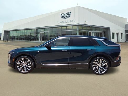 Used 2025 Cadillac Lyriq Luxury w/ LPO, Floor Liner Package AWD/4WD image 3