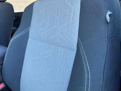 Used 2021 Toyota Tacoma TRD Off-Road image 7