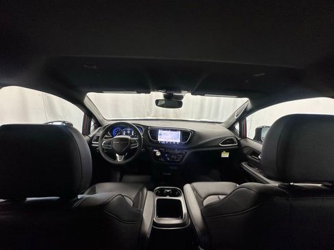 New 2025 Chrysler Pacifica Select w/ Fav Edition Package image 18