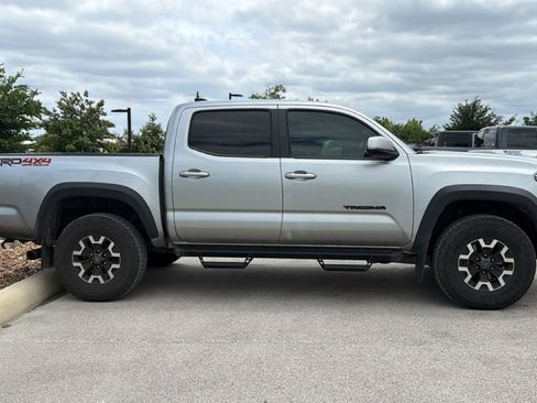 Used 2022 Toyota Tacoma TRD Off-Road AWD/4WD image 3