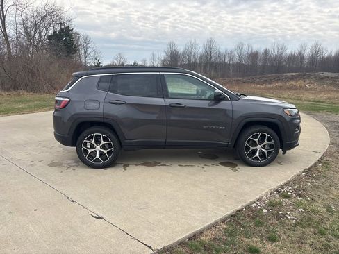 Used 2024 Jeep Compass Limited AWD/4WD image 10