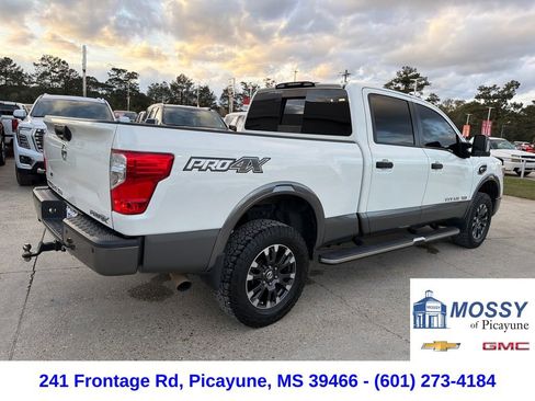 Used 2018 Nissan Titan PRO-4X w/ Pro-4x Convenience Package image 6