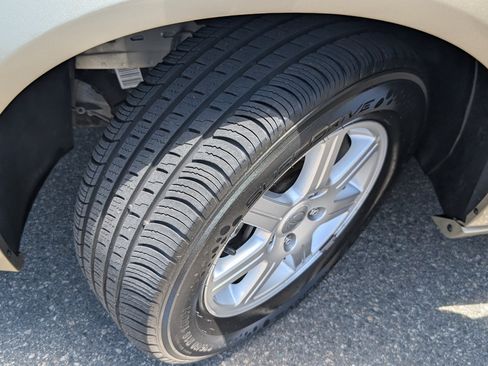 Used 2011 Chrysler Town & Country Touring FWD image 21