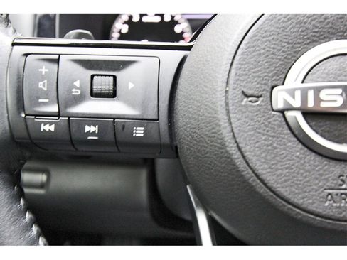 Used 2022 Nissan Pathfinder SV image 13