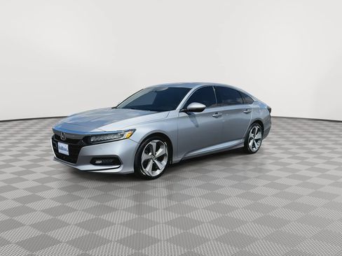 Used 2018 Honda Accord Touring image 4