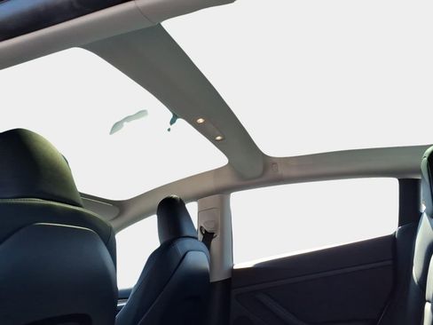 Used 2023 Tesla Model 3 Standard Range image 12