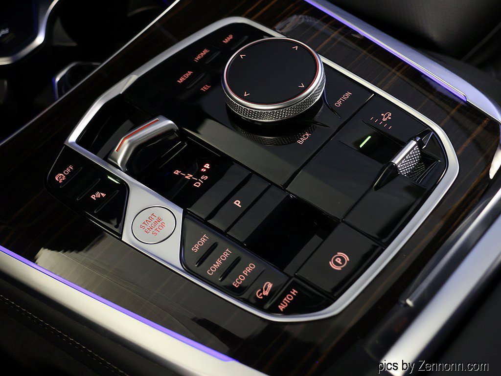 Certified 2025 BMW X7 xDrive40i AWD/4WD image 27