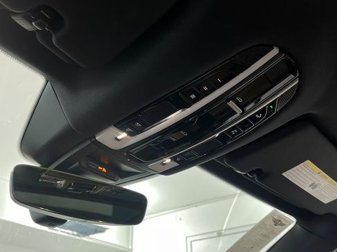 Used 2019 Porsche Cayenne image 32