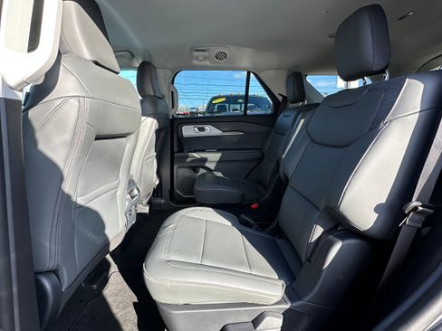 Used 2025 Ford Explorer Active w/ Active Comfort Package image 16