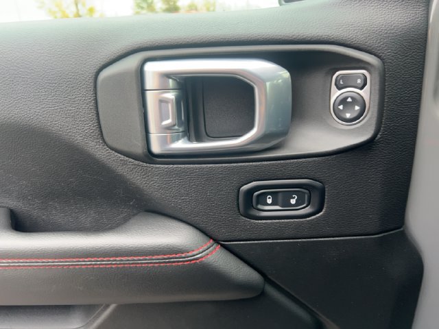 Used 2022 Jeep Gladiator Rubicon w/ Cold Weather Group AWD/4WD image 17