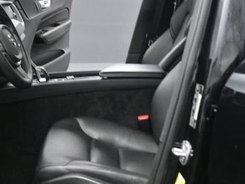Used 2023 Volvo XC60 B5 Core AWD/4WD image 15