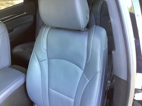 Used 2024 Buick Enclave Premium image 11