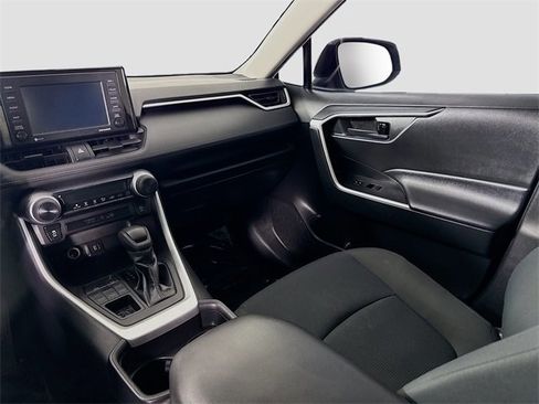 Certified 2021 Toyota RAV4 LE image 21