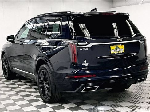 Used 2022 Cadillac XT6 Sport w/ Platinum Package AWD/4WD image 2