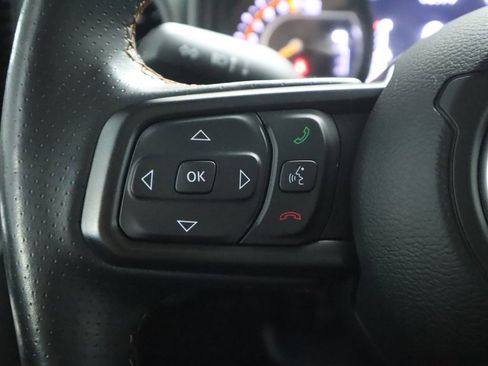 Used 2024 Jeep Gladiator Mojave w/ Convenience Group image 11