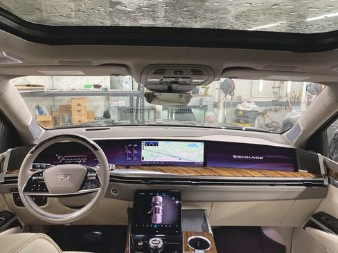 Used 2025 Cadillac Escalade Sport Platinum image 21