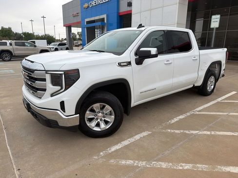 Used 2024 GMC Sierra 1500 SLE image 1