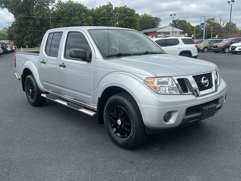Used 2019 Nissan Frontier SV AWD/4WD image 3