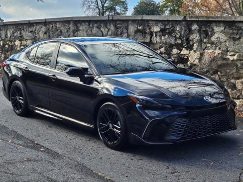 Used 2025 Toyota Camry SE w/ Multimedia Upgrade Package image 9