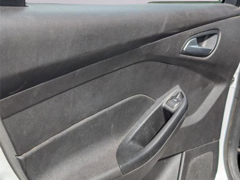 Used 2015 Ford Focus SE image 31