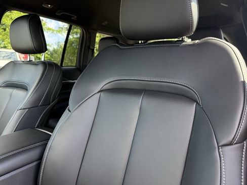 New 2025 Jeep Grand Cherokee Limited w/ Black Appearance Package image 25