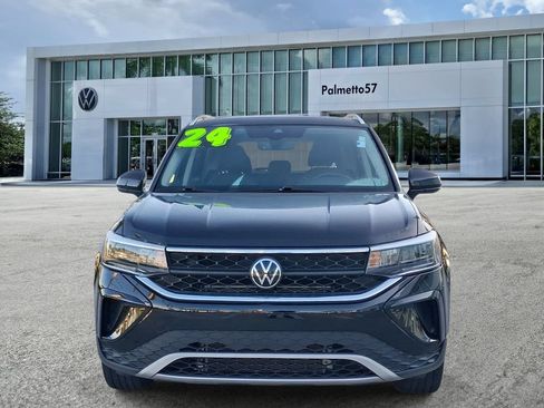 Used 2024 Volkswagen Taos SE FWD image 2