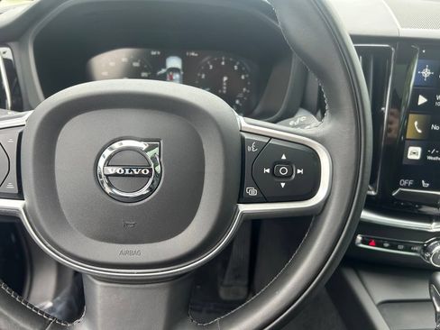 Used 2019 Volvo XC60 T6 Momentum w/ Multimedia Package AWD/4WD image 11