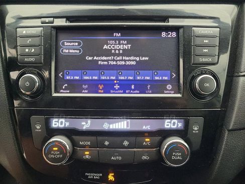 Used 2018 Nissan Rogue SV AWD/4WD image 25