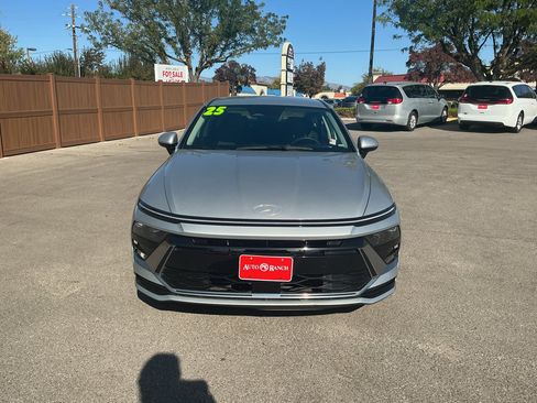Used 2025 Hyundai Sonata SEL FWD image 2
