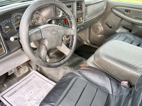 Used 2004 Chevrolet Silverado 1500 W/T image 9