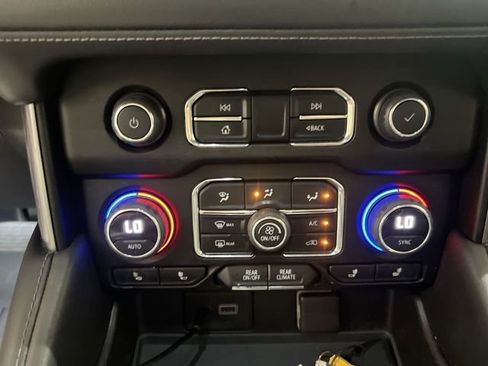 Used 2021 Chevrolet Tahoe Z71 image 17