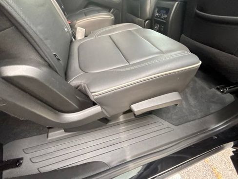 Used 2023 Chevrolet Traverse Premier w/ Redline Edition AWD/4WD image 19