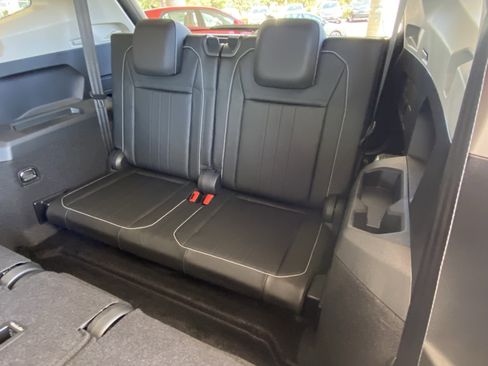 Certified 2023 Volkswagen Tiguan SE FWD image 37