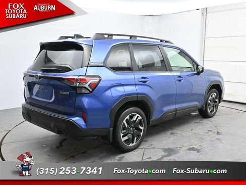 Used 2025 Subaru Forester Premium image 12