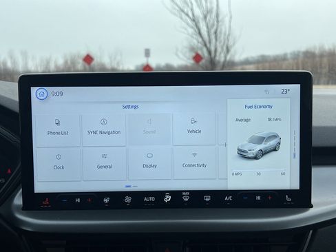 Used 2023 Ford Escape SE w/ Class II Trailer Tow Package image 25