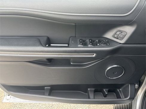 Used 2024 Ford Expedition XLT image 13