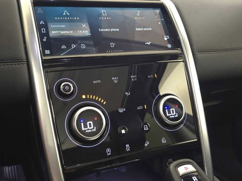 Used 2023 Land Rover Discovery Sport SE image 31