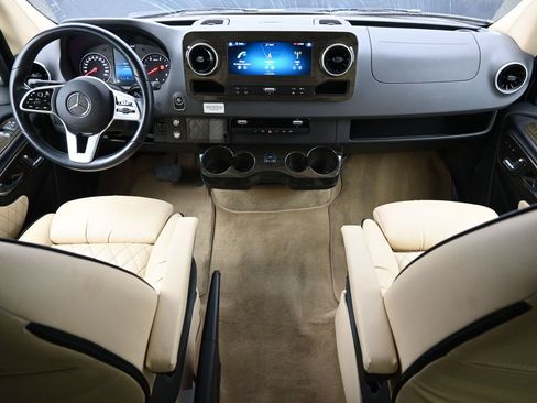 Used 2020 Mercedes-Benz Sprinter 2500 image 36