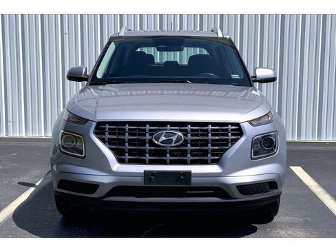 Used 2025 Hyundai Venue SEL FWD image 3