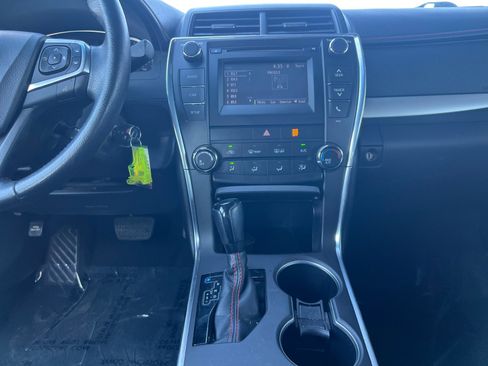 Used 2016 Toyota Camry SE FWD image 11
