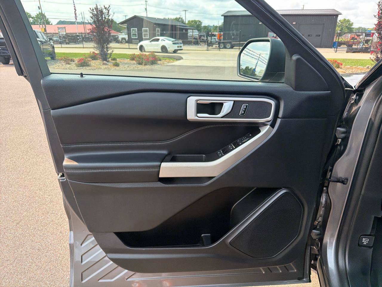 Used 2021 Ford Explorer XLT AWD/4WD image 8